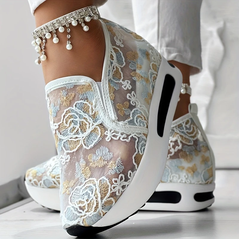 Tênis de Cunha Feminino Bordado em Jacquard Colorido | Conforto, Estilo e Altura com Elegância - Imagem 5